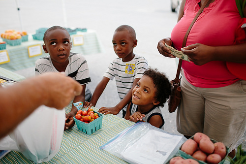 Farmers Markets Bring Farm-Fresh Foods & Fun to Summer Meals